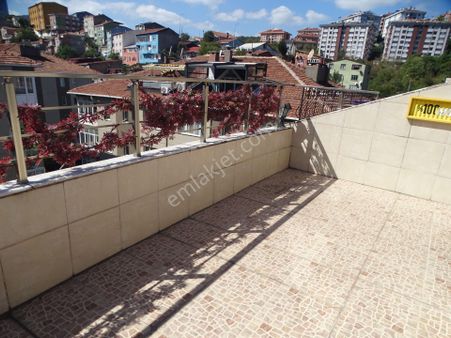 İstinye Boğaziçi C Bloklarında Teraslı Bakımlı Çatı Dubleks