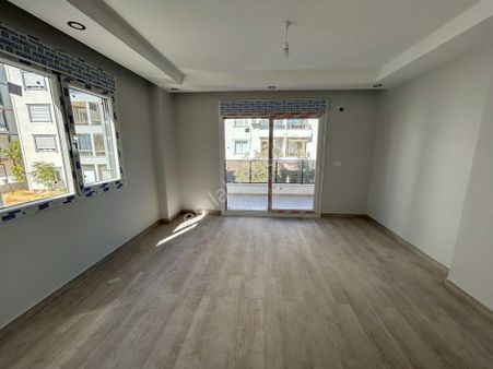 No:10 Gayrimenkul’den Altınova Merkezde, Cadde Üstü 2+1 Daire – 90 M²