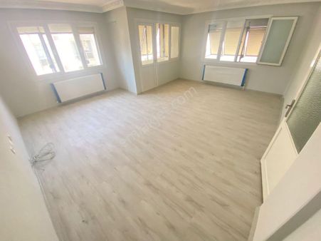 Buca Efeler Mah.de Şirinyer Merkez Yakını 3+1 125m2 Dgazlı Ayrı Mutfak Arakat Kiralık Daire