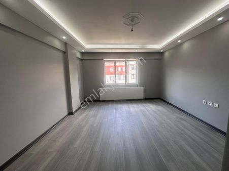 Üçkardeşler Emlakta Satılık Daire Bağcılarda