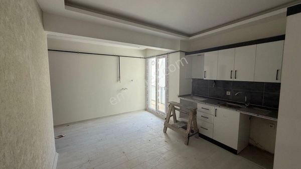 Batı Hastanesi Civarı Sıfır 1+1 Kiralık Son Kat Daire