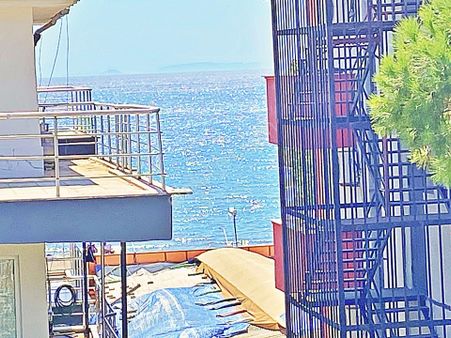 🌀gültaş Emlaktan Akçayda Satılık 2+1 Denize 50m Ayrı Mutfaklı Daire