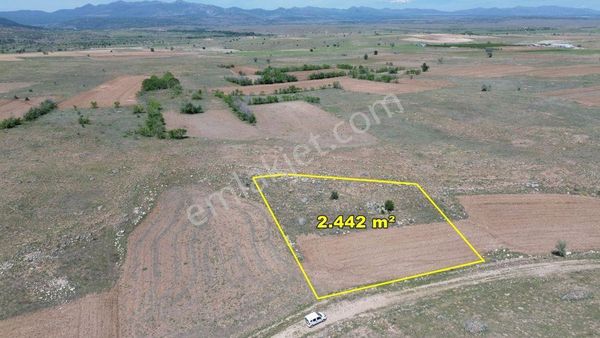 Akören Tülce De 2.442 M2 Müstakil Tapulu Tarla