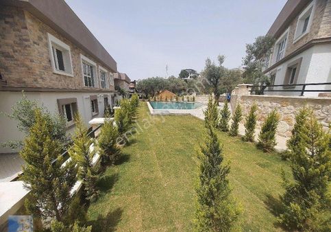 Yeni Foça Da Havuzlu , Mustakil Teraslı Sıfır Kiralık 2+1 Daireler