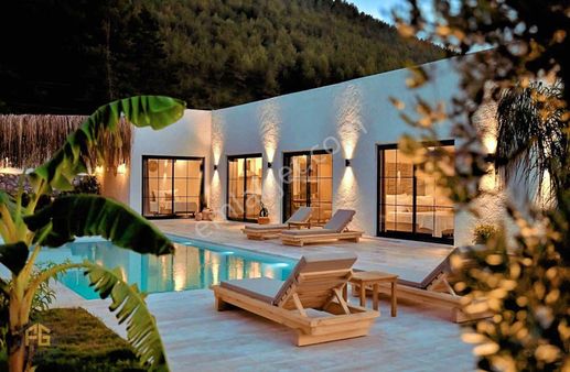 Kayaköy'de 550m2 Arsa İçerisinde 130 M2 Tek Katlı Kiralık Villa