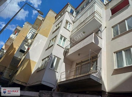 Remax Mıd'den Cadde Üstü Satılık 3+1 Daıre