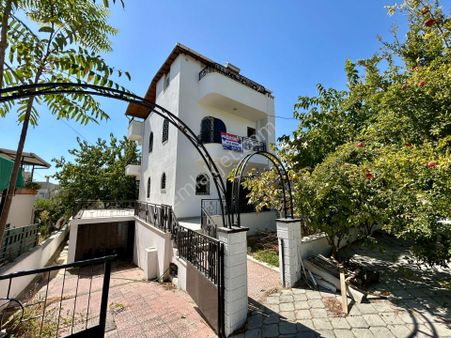 Kuşadası Yavansu'da Müstakil Denize Yakın 4+1 Satılık Villa