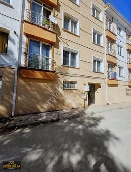 Şeker'den Sütlüce Mah.üniversite Yakını Eşyalı 1+1satılık Daire