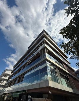 Üsküdar Salacak'ta Çok İyi Konumda Manzaralı Bahçe Katı