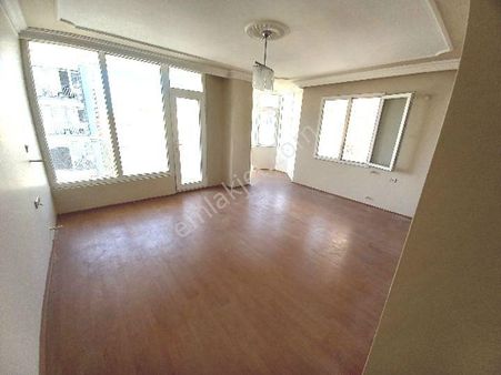 Kuşadasi Merkezde Çift Banyolu Arakat 130m2 Net 3