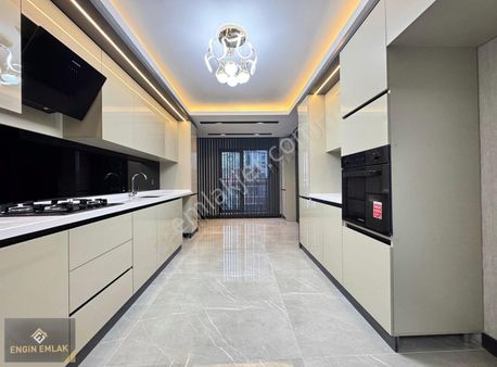 Engin Emlak'tan Kapalı Oto Parklı G.odalı Ultra Lüx 4+1 Daire