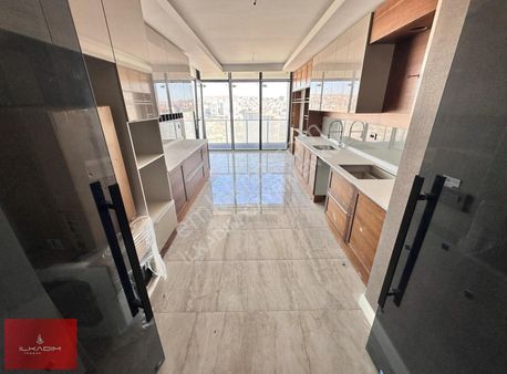 İlkadımdan Ovacıkta 200m2 Yerden Isıtmalı Yüksek Katta 4+1