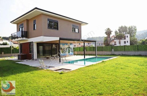 Kemer Çamyuva Villa Eşyalı 5+1 3banyo Balkonlu Müstakil Havuz