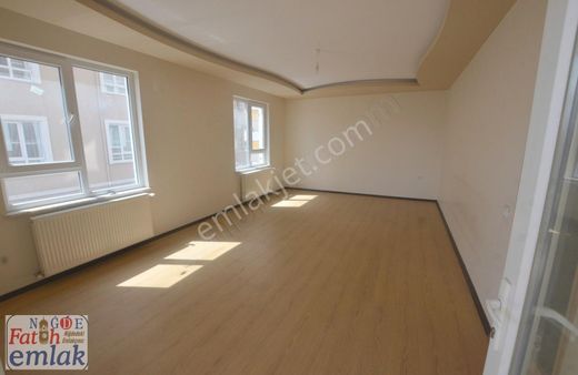 Bor Yolu Varol Tosun Okulu Civarı 3+1 Park Cepheli Daire