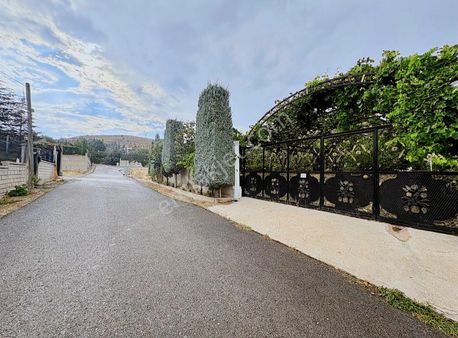 Özlem Yardımcı'dan Beybes Mahallesinde Satılık Bahçeli Ev