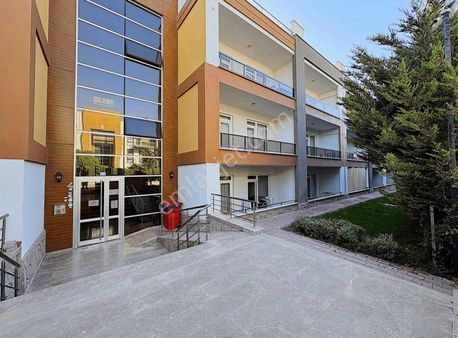 Özlem Yardımcı'dan Tramvay Hattında Eşyalı Kiralık 1+1 Daire