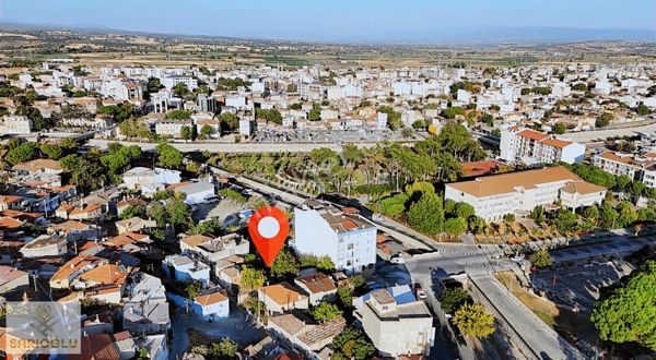 Ezine Şehir Merkezinde 239 M2 İmarlı Arsa