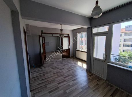 Balıkesir Karesi Bağlar Sokağı Üzerinde Satılık Arakat 2+1 Daire