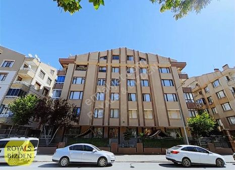 Selçuklu Işıklar Mah. Anemon Otel Yakını Asansörlü 3+1 Kiralık..