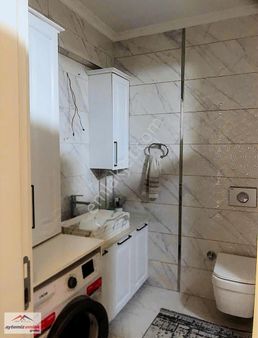 Sındırgı Merkezde Doğalgazlı 3+1 Bahçeli Satılık Ev