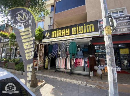 Cadde Üstünde Devren Kiralık Kadın Ve Çocuk Giyim Dükkanı