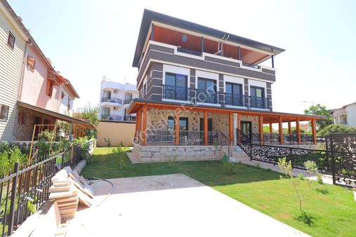 Seferihisar Ürkmezde Denize Tarafında Satılık 3+1 Villa