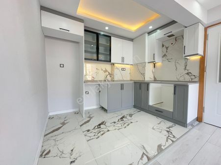 Bilginoğlu Emlak'tan 1 Anafartalar Da 3+1 Açık Mutfak Ara Kat