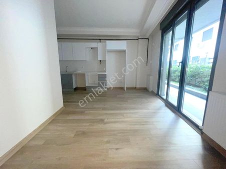 Emlak Dünyasından İdealtepe Sahilde 2+1 Bahçeli Satılık