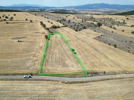 Kütahya Gediz Yağmurlar Köyü 2556 M2 Satılık Yatırımlık Verimli Tarla