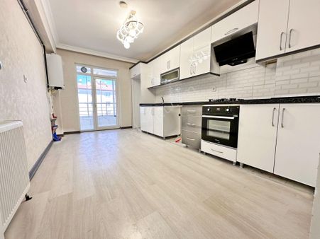 Özçeliklerden Cadde Yakını İskanlı Köşe Başı 140m2 3+1 Dairee