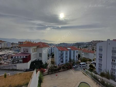 Kuşadasında Deniz Manzaralı Köşe Konum 3+1 Çatıdubleks