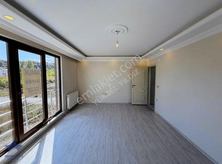 2+1 90 M2 Emniyet Müdürlüğü Yakını Ara Kat Kiralık Daire