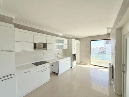 Bağlıca'da Yüzme Havuzlu Sitede Ulta Lüks Daire