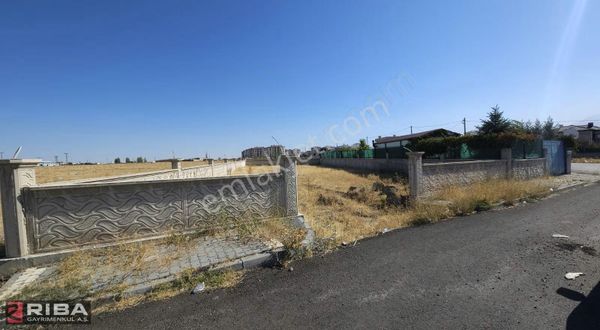 Etrafı Duvarla Çevrili Ana Yola Cephe Parsel