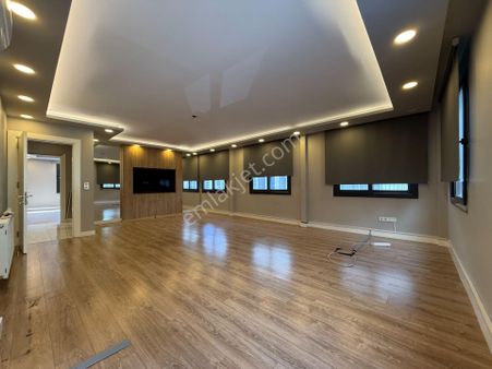 Toros Caddesinde 200 M2 4 Bölüm Kısmi Eşyalı Kiralık Ofis