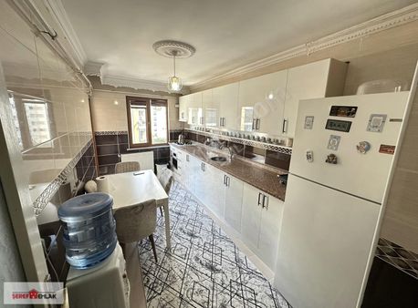 Şeref Emlaktan Caddede Üstü 2+1 Arakat Balkonlu Asansörlü Daire