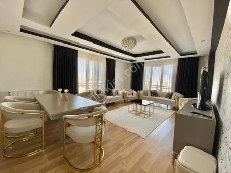 Merkezi Konumda 75e Yürüme Mesafesinde 4+1 Ara Kat Fırsat Daire!