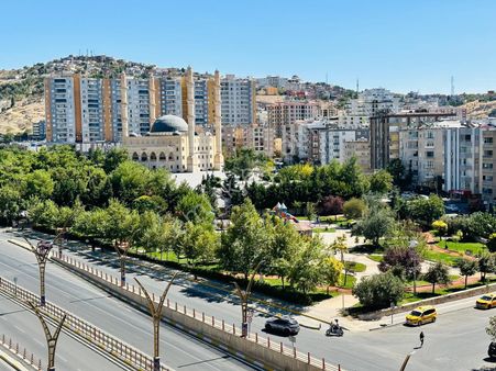 Dinç Emlaktan Satılık 4+1 Ana Caddede Ön Cephe