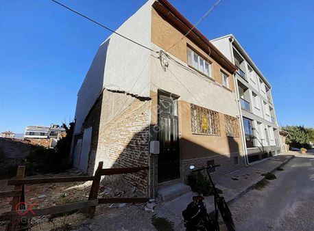 Clk'dan Yenidoğan Mahallesin'de Yenilenmiş Bahçeli 2+1 Daire