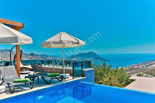 Falcon Emlak 'tan Deniz Manzaralı 3+1 Fırsat Villa