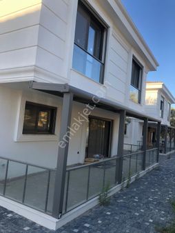 Ayvalık Sarımsaklı'da Mükemmel Konumda Özellikli Geniş Ferah Satılık Villa