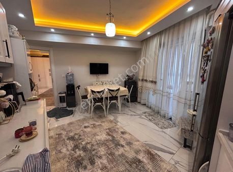 Cadde Üzerinde Köşe Konumlu Satılık 3+1 Daire