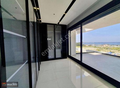 Kuşadası Soğucak'ta Özel Havuzlu Deniz Manzaralı 4+1 Lüks Villa