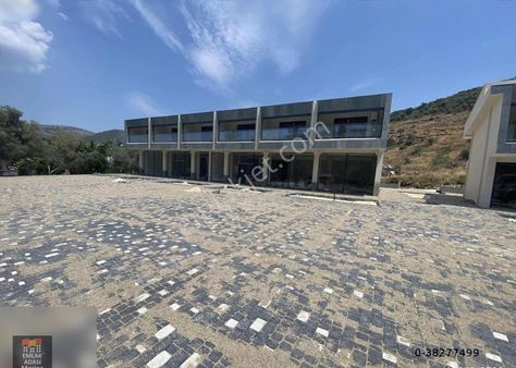 Kuşadası Kuştur Mevkinde Tabela Değeri Yüksek 1+1 Satılık Daire