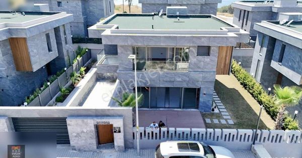 Kuşadası Kadınlar Deniznde 4+1 Özel Havuzlu Satılık Sıfır Villa