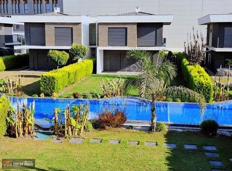 Havuzlu Otoparklı 4+1 Villa