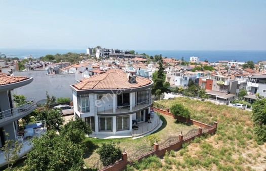Kuşadası Kadınlar Denizinde Köşe Konum Müstakil 3+1 Villa