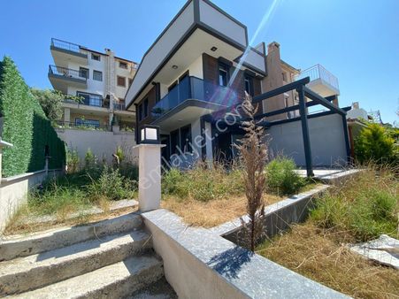 Kuşadası Karaova Mahallesinde Satılık Sıfır Dubleks Villa