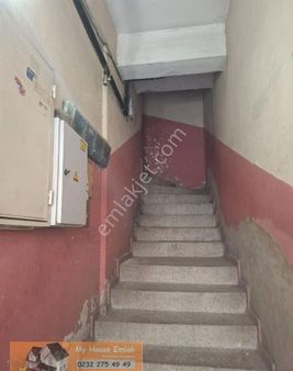 Buca Hürriyet Mahallesi Cadde Üzeri 2+1 Kapalı Mutfak Satılık Daire