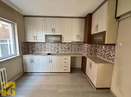 Bolu Beşkavaklar Mah.100.yıl Ortaokulu Karşısında Kiralık 2+1